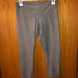 Cropped light gray Lululemon leggings